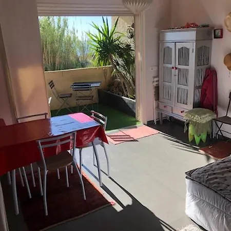 T2 Sur La Plage Avec Vue Mer, Dans Avec Piscine