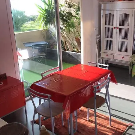 Apartamento T2 Sur La Plage Avec Vue Mer, Dans Avec Piscine